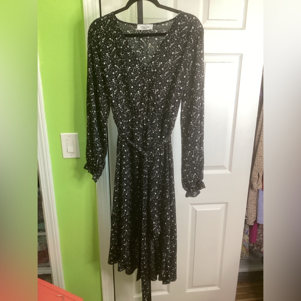 Carly Jean Los Angeles Black and White Long Sleeve Dress, size Medium